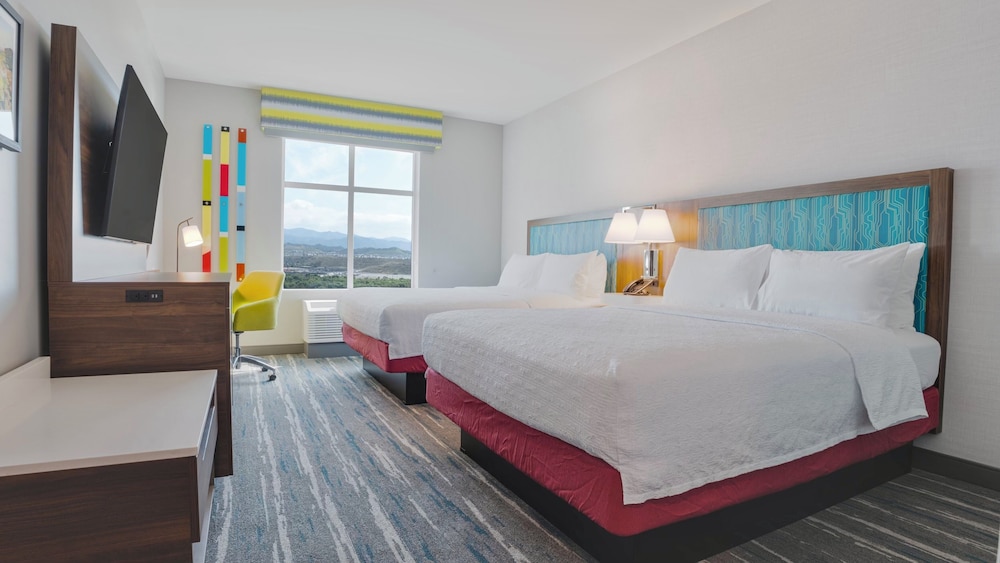 Room, 2 Queen Beds, Accessible, Bathtub