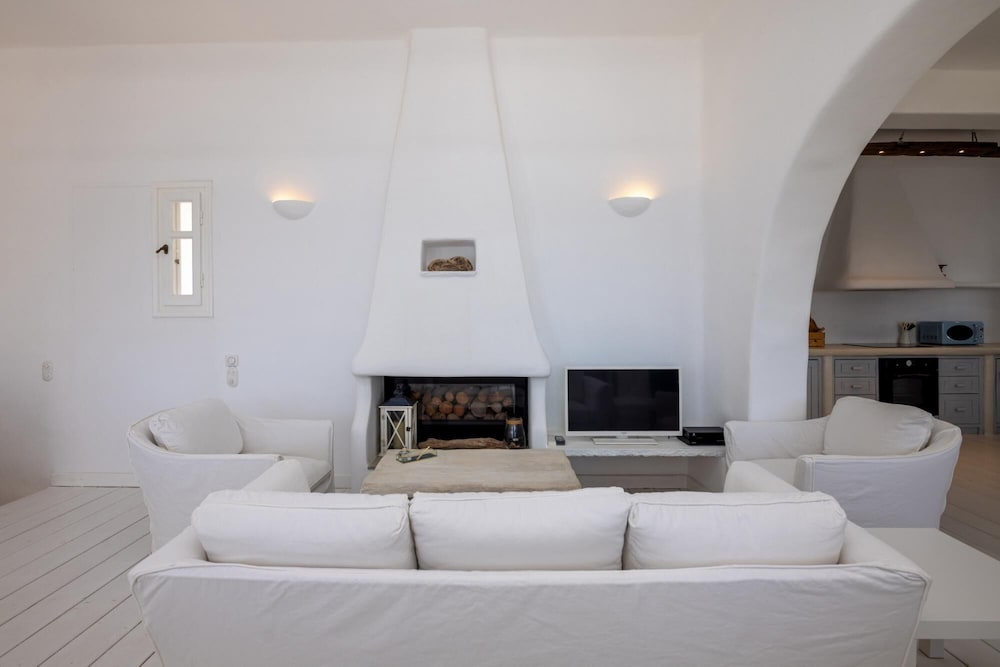 Villa photo 2
