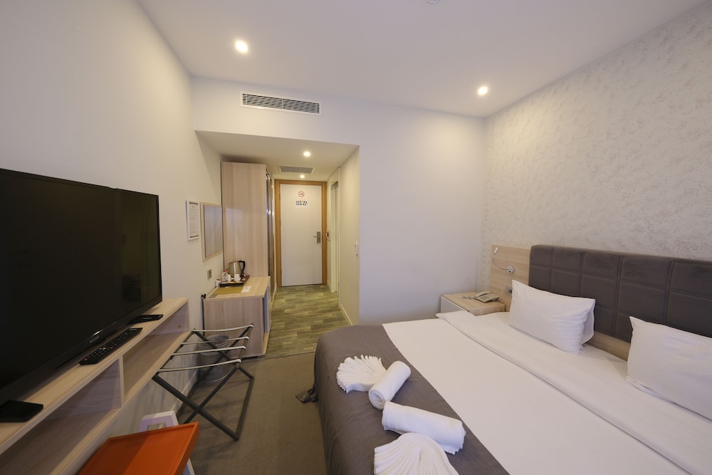 Basic Single Room, City View photo 1