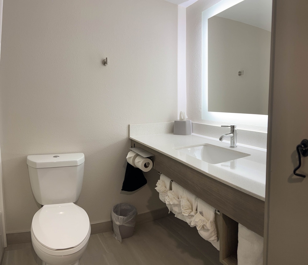 Room, 2 Queen Beds, Accessible - Photo 8