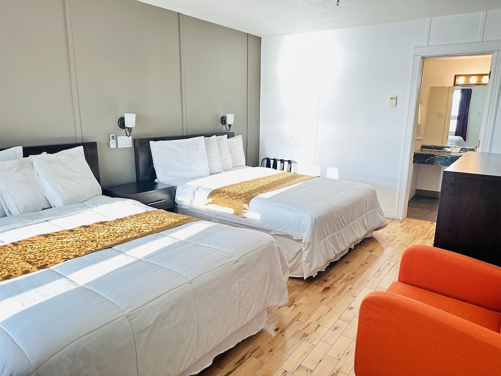 Standard Room, 2 Queen Beds, Non Smoking, Sea View photo 1