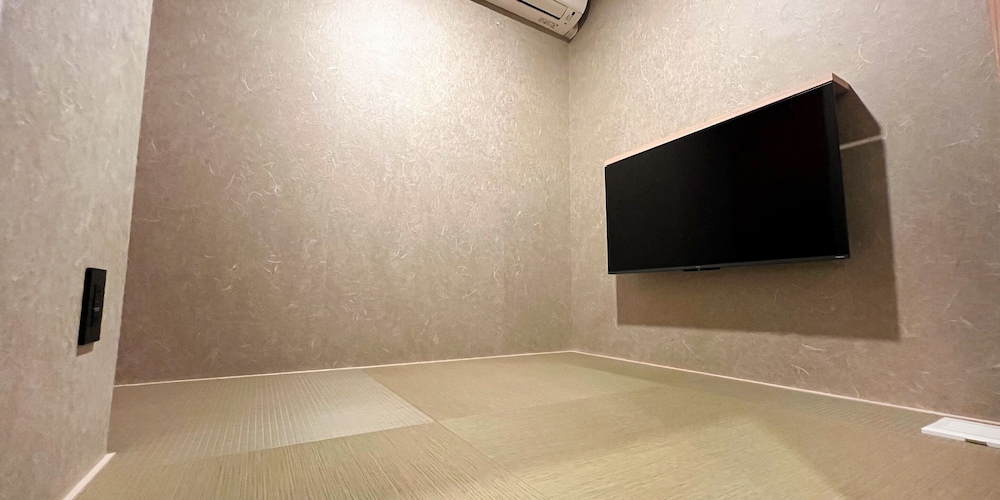 [DOKURAKU] Compact private Japanese-style room with sauna Non Smoking
