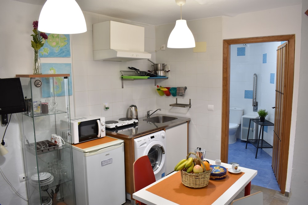 Economy Studio, 1 Double Bed with Sofa bed, Terrace, Courtyard View - Photo 3