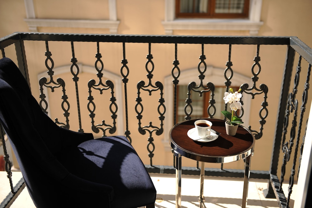 Deluxe  room with Balcony photo 1