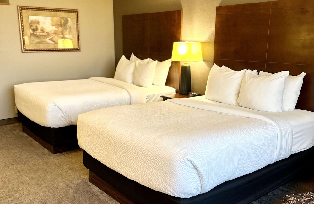 Standard Room, 2 Queen Beds, Accessible, Bathtub - Photo 4