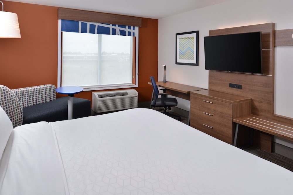 Standard Room, 1 King Bed, Accessible (Communication) photo 3