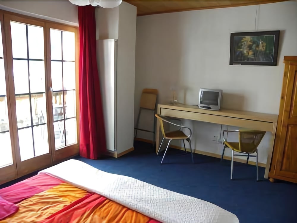 Standard Room, 2 Twin Beds photo 3