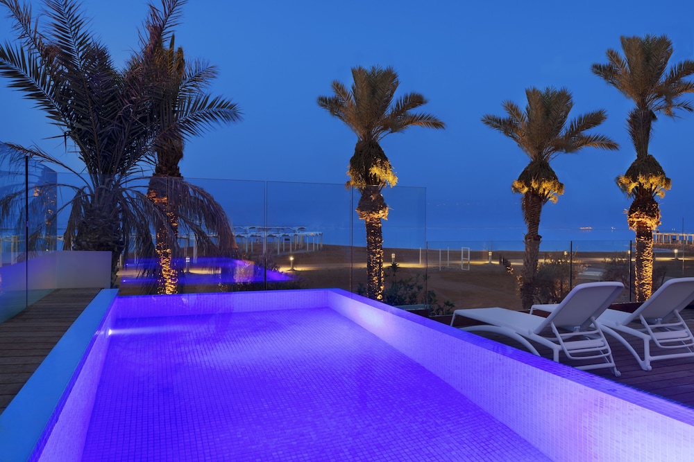 Premium Big Balcony with Private Pool and Sea View photo 2
