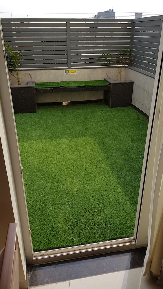 Premium Room, 1 King Bed, Park View photo 3