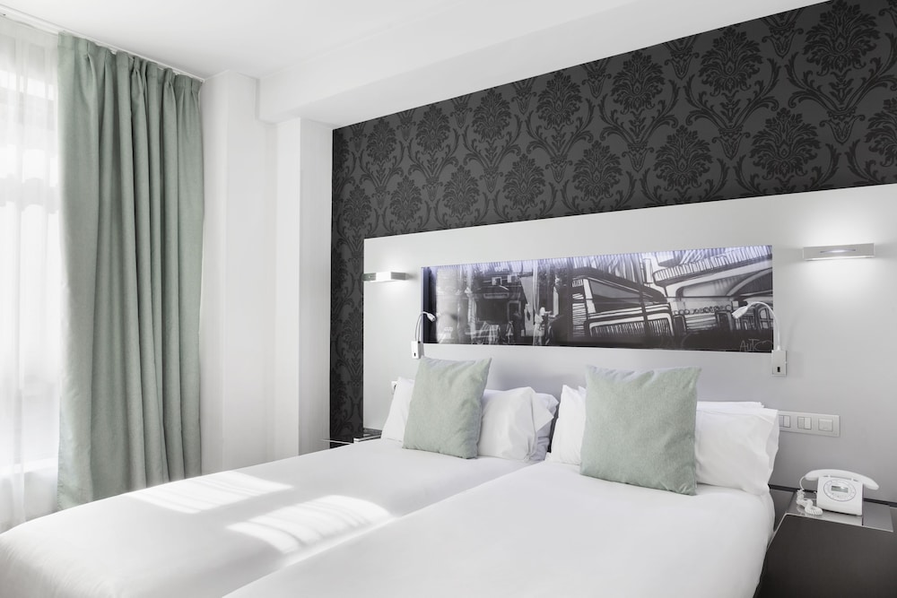 Standard Double Room - Photo 1