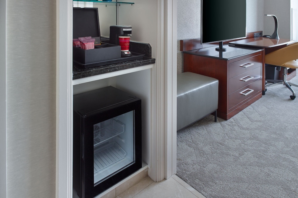 Room, 2 Double Beds (Mobility/Hearing Access, Roll-In Shwr) - Photo 3