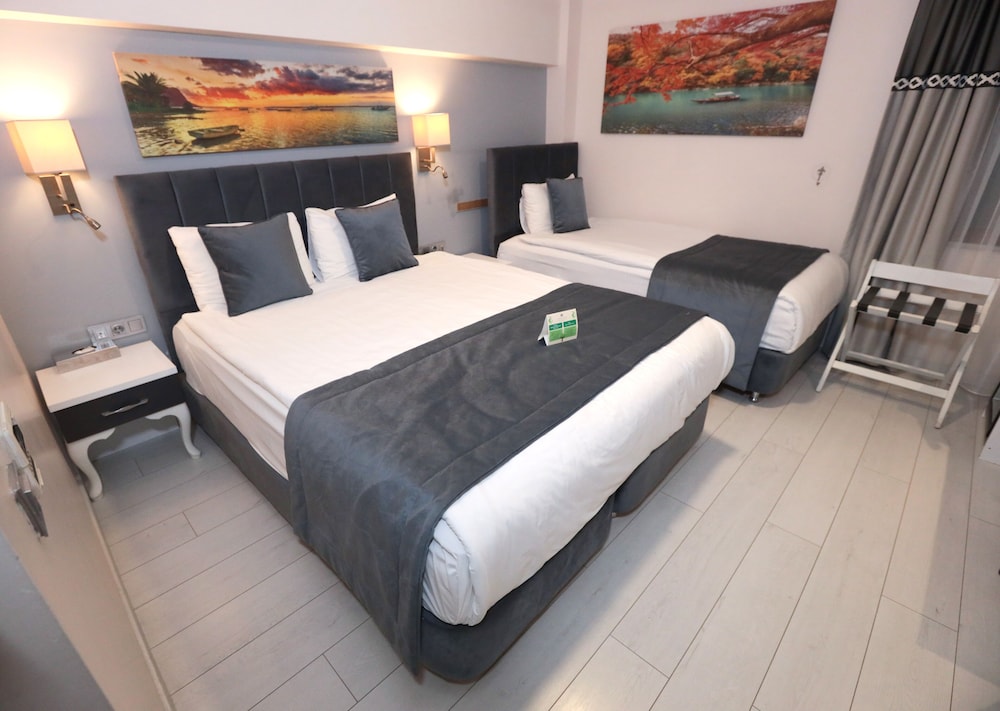 Economy Triple Room photo 1