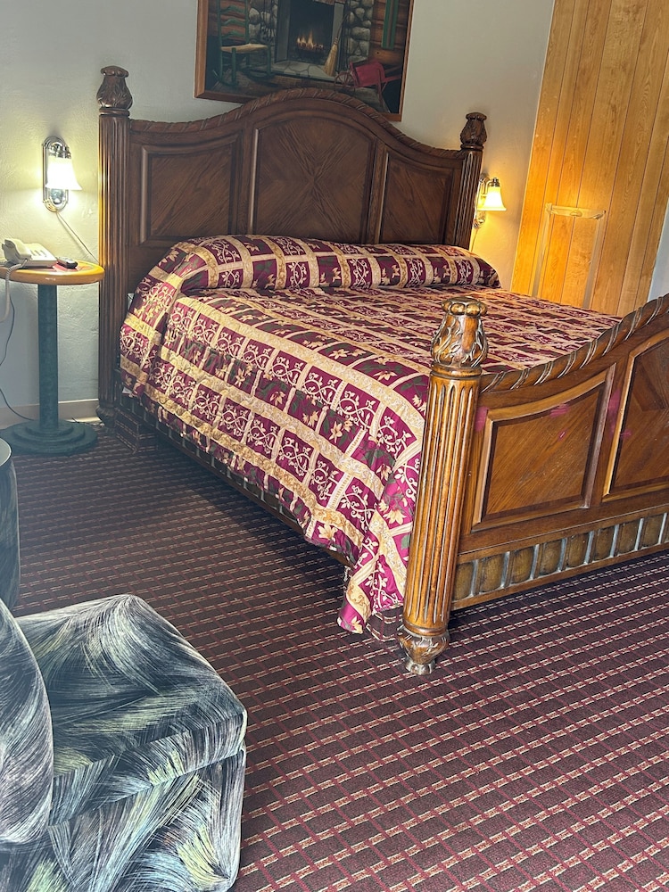 Standard Single Room, 1 King Bed, Smoking photo 1