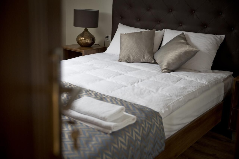 Suite, 2 Bedrooms - Photo 1