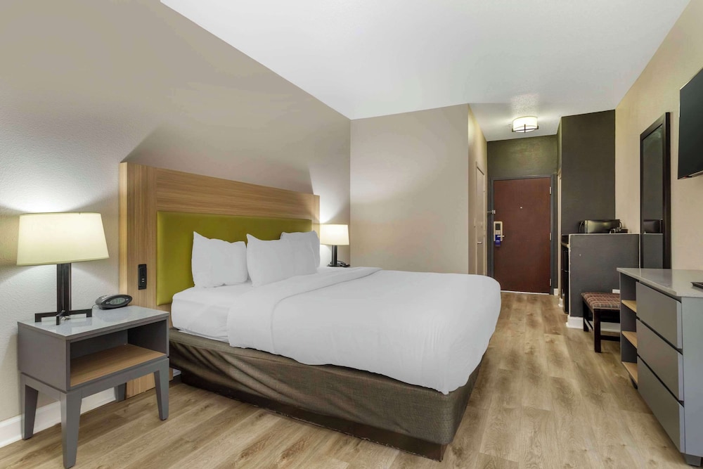 Suite, 1 King Bed, Non Smoking - Photo 1