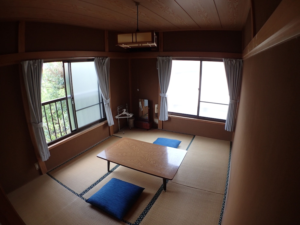Basic Triple Room with Shared Bathroom photo 1