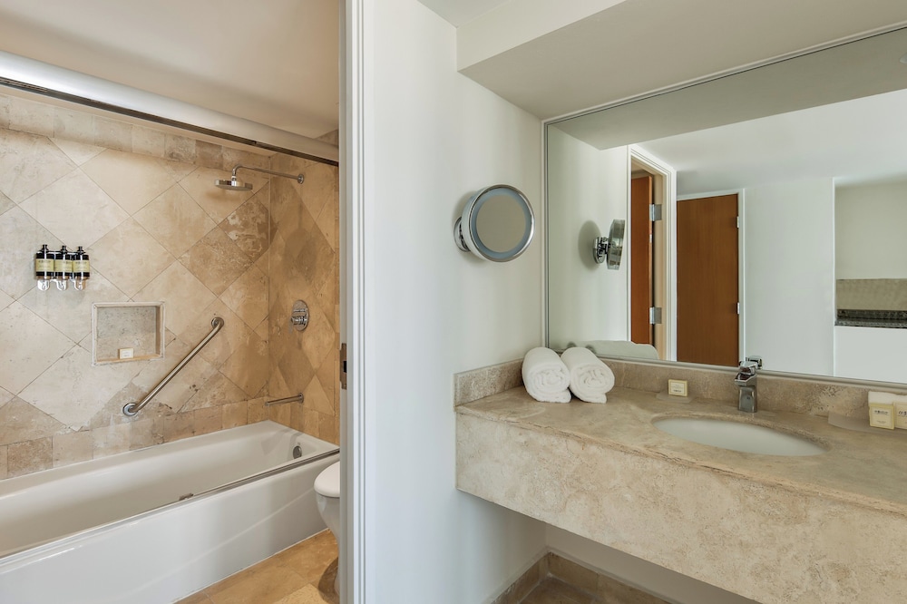 Master Suite, 3 bedrooms, Plus - Photo 5