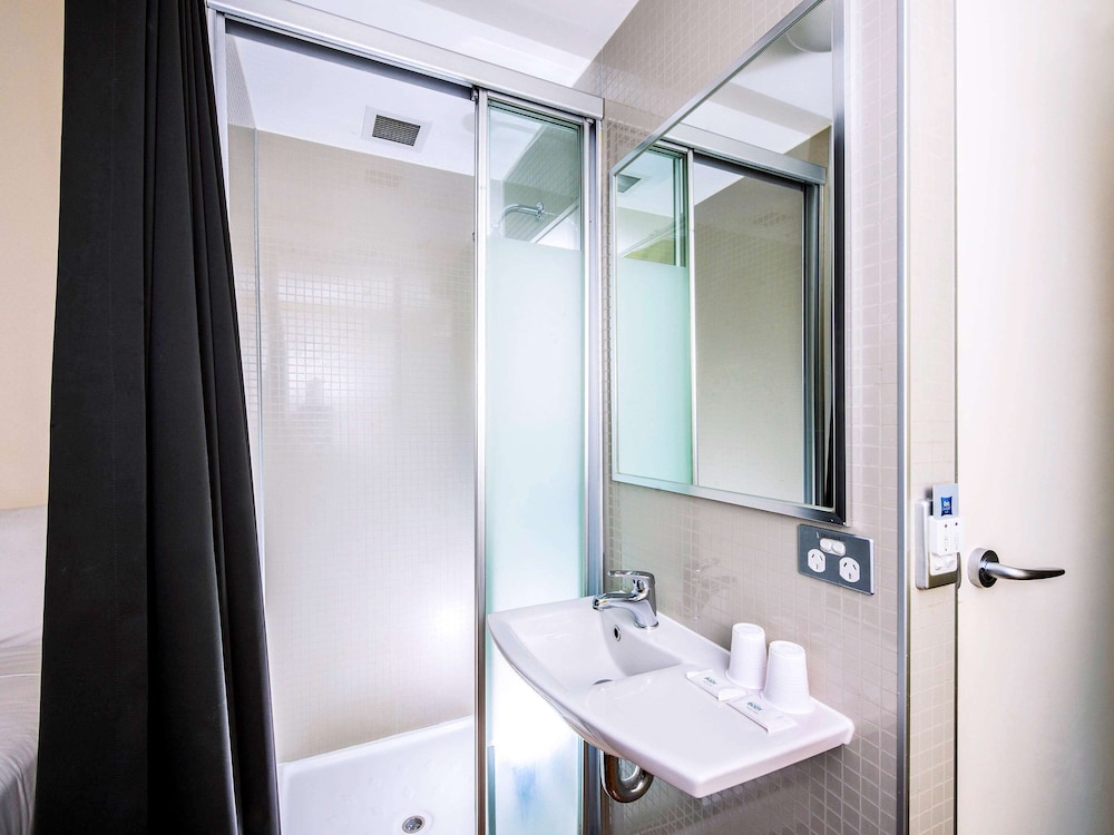 Standard Room, Multiple Beds - Photo 3
