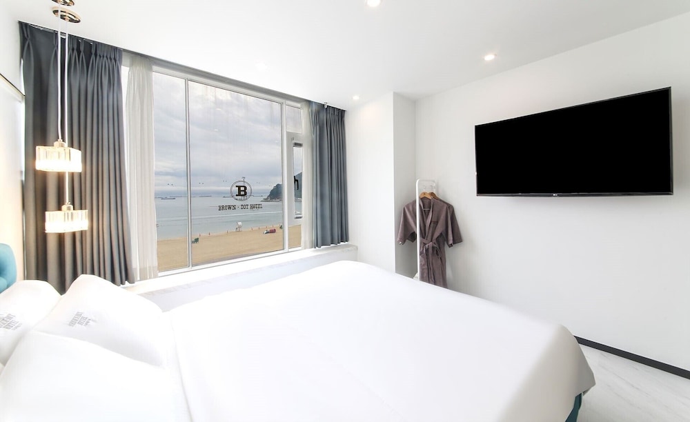 Superior Double Room, 1 Queen Bed, Beach View, Beachfront photo 1