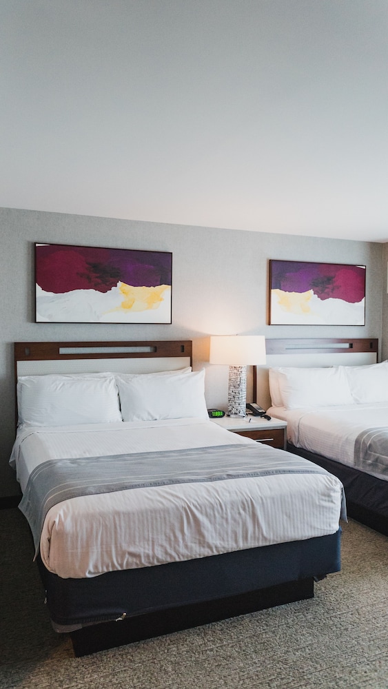 Deluxe Room, 2 Queen Beds, Smoking - Photo 3