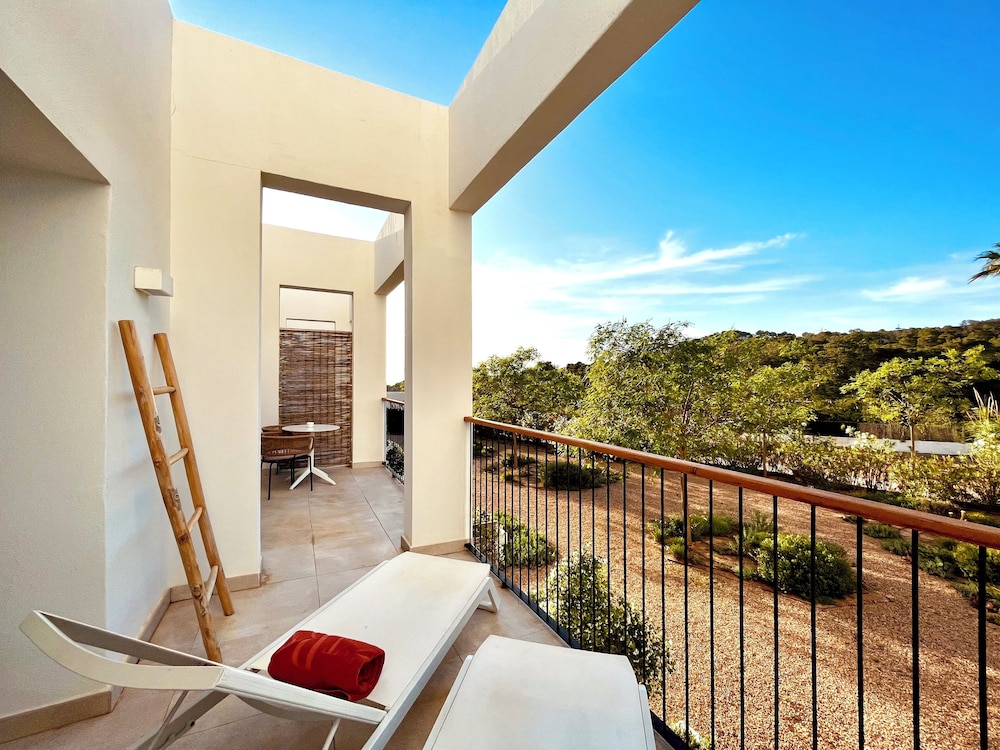 Studio Suite (Signature Level) - Club Access Included