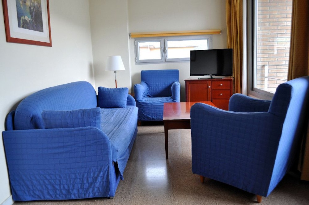 Apartment, 2 Bedrooms, Pool View photo 3
