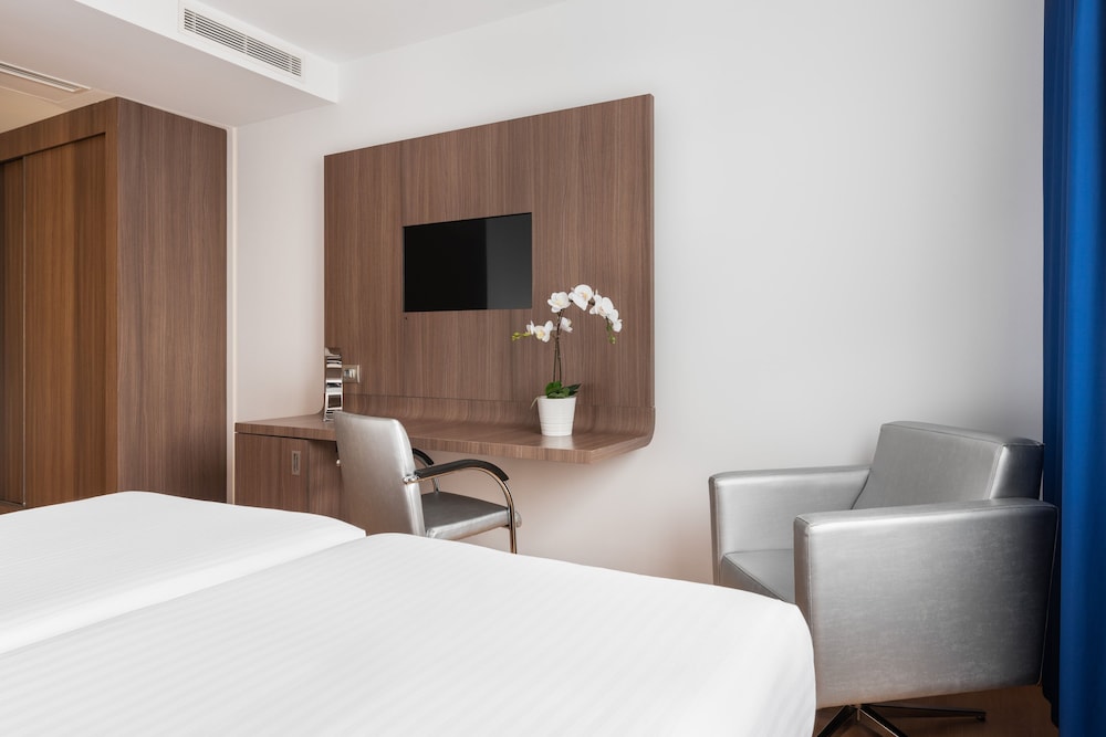Triple Room, City View photo 2