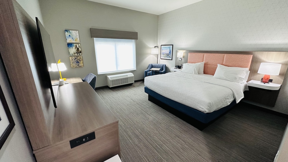 Room, 1 King Bed, Accessible, Bathtub - Photo 2