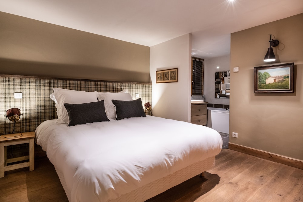 Deluxe Double Room, 1 Queen Bed, Mountain View photo 1