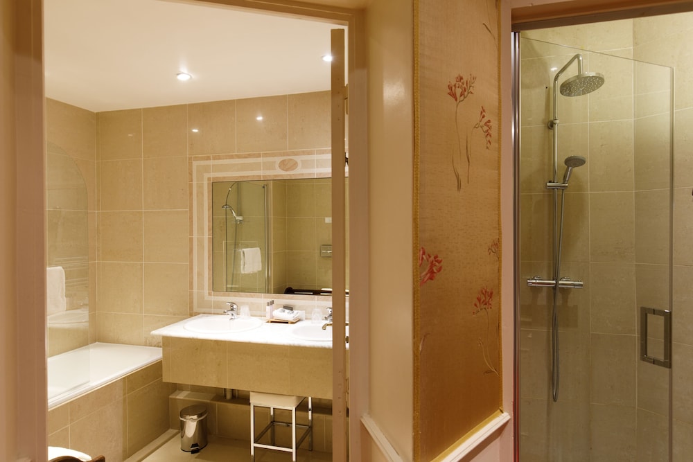 Suite, 1 King Bed, Non Smoking (with Sofabed) - Photo 4