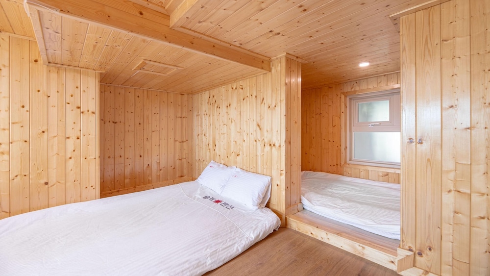 Basic Room, 1 Bedroom (Pine 302 (All-Season BBQ, 3 Beds)) - Photo 6