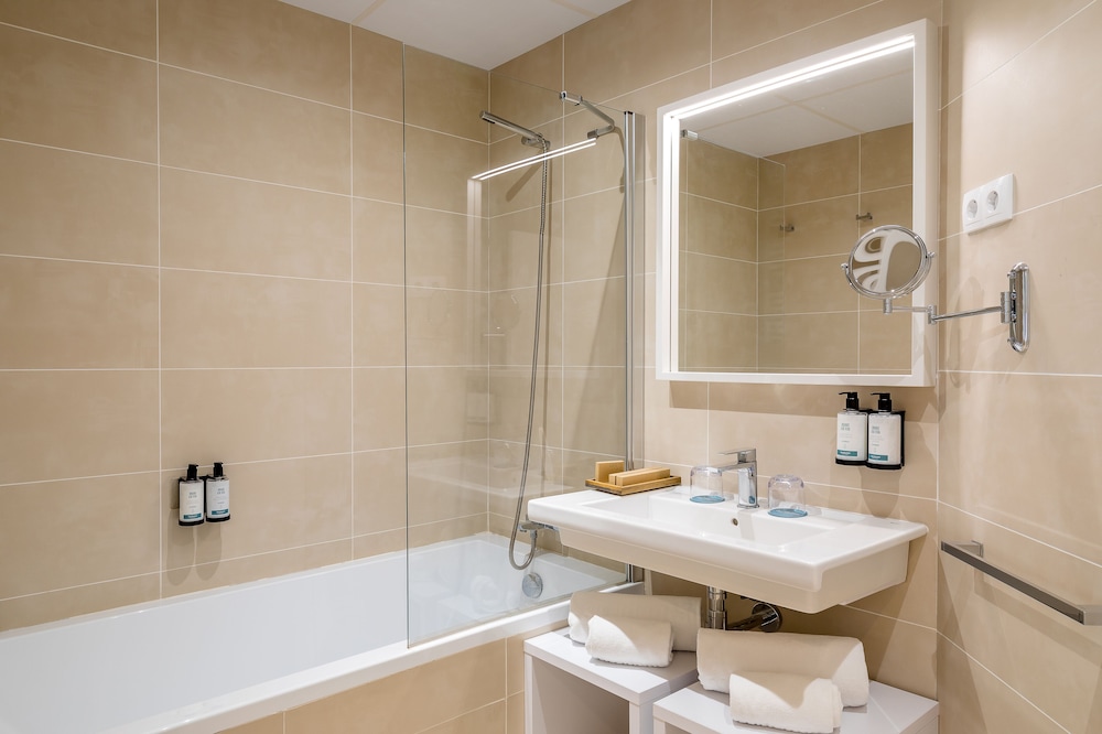 Double Room, Pool Access - Photo 11
