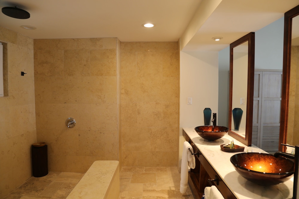 Seafront Suites photo 3