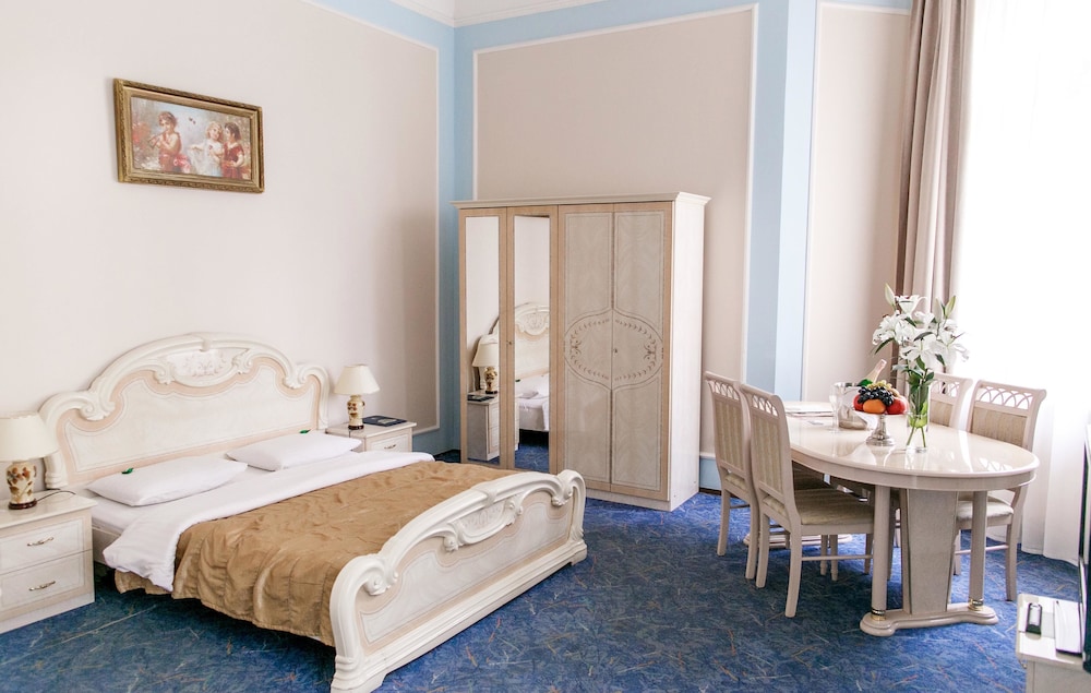 Standard Double or Twin Room - Photo 13