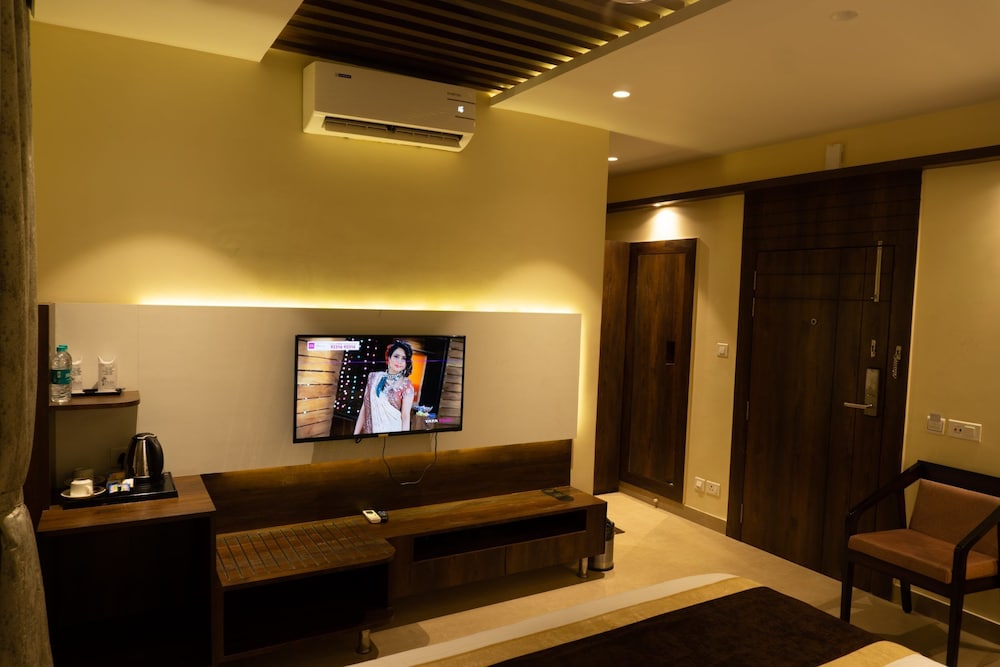 Deluxe Room - Photo 10