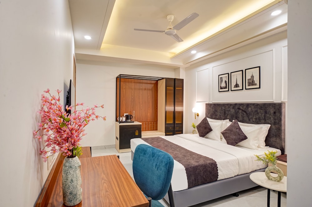 Superior Double Room, City View photo 3