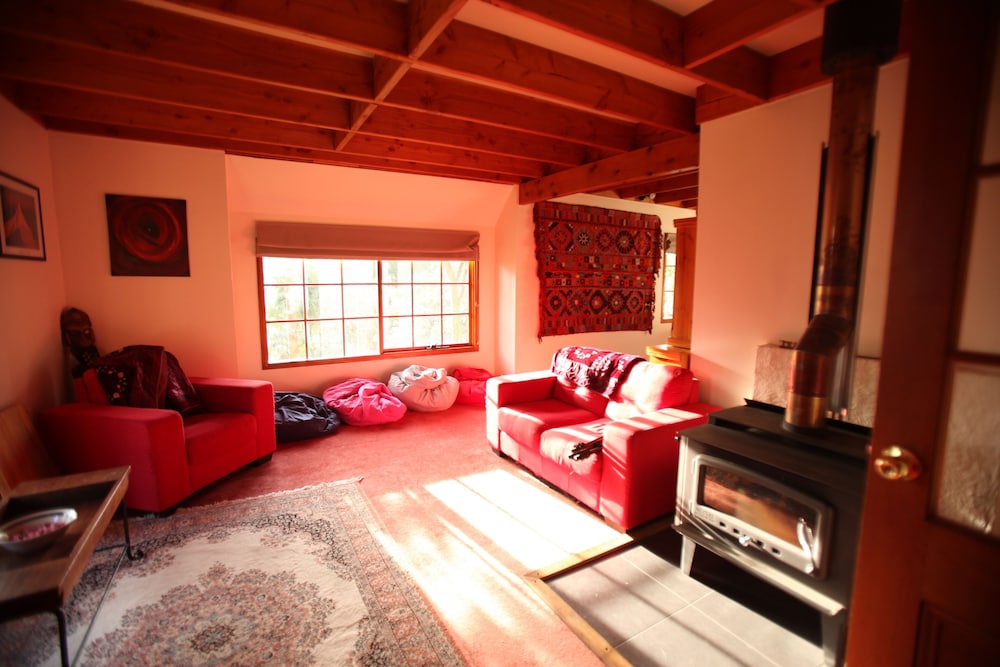 Whole House, 6 bedrooms, 4 Double, 1 Single, 3 Queen, photo 3