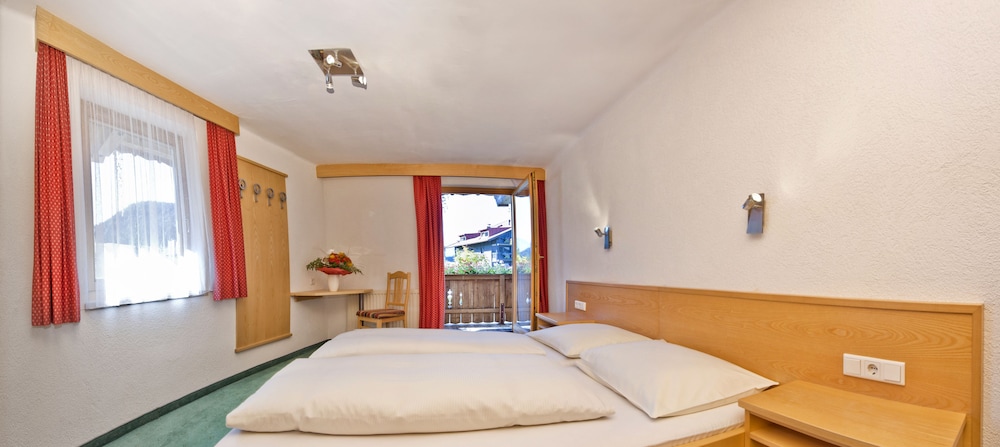 Family Double Room, 1 Bedroom, Balcony (Edelweiß), photo 6