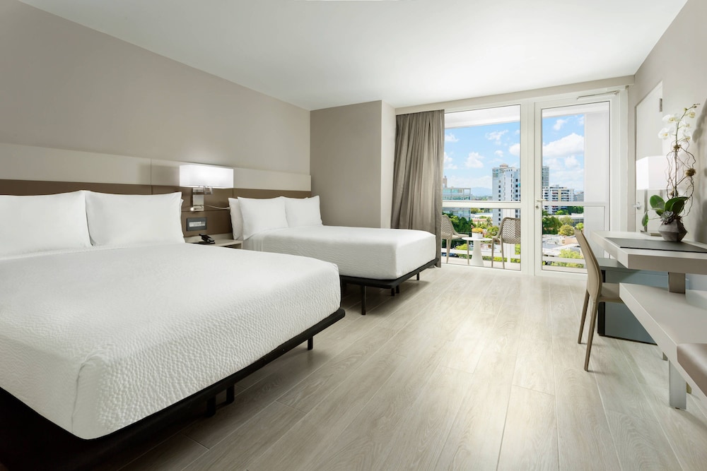 Room, 2 Queen Beds, Balcony (Hearing Accessible) photo 3