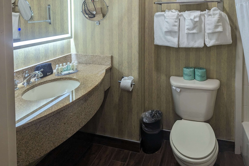 Deluxe Room, 2 Queen Beds, Non Smoking - Photo 2