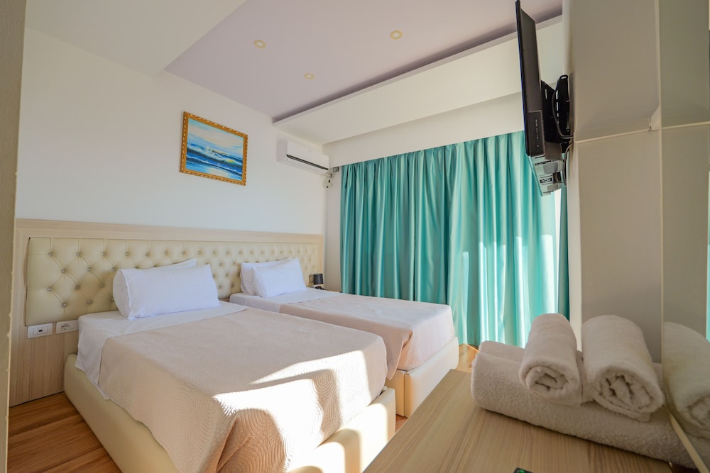 Double or Twin Room with Balcony photo 3