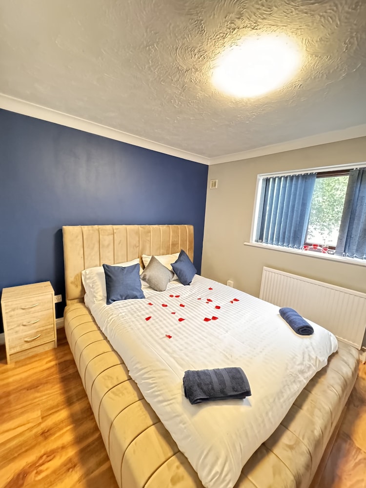 Apartment photo 2