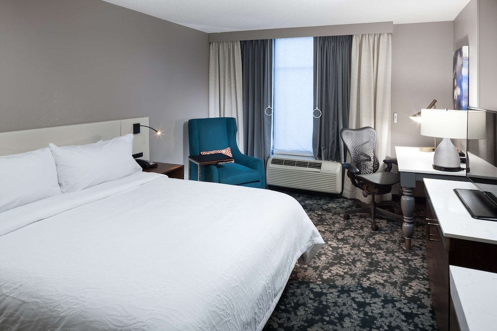 King Room with Bath Tub - Mobility Access