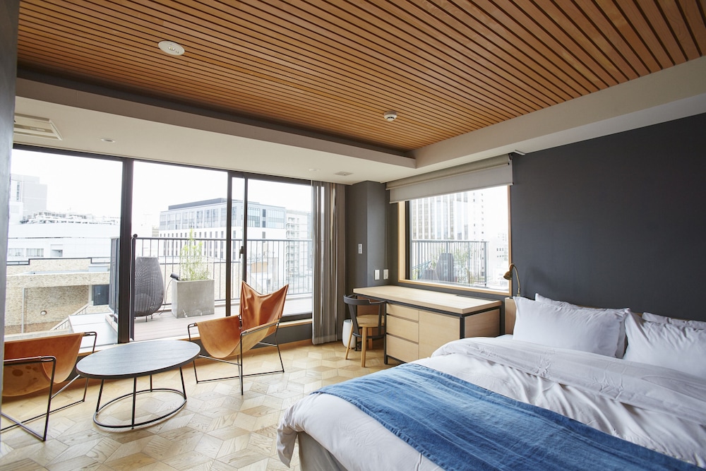 Superior King Terrace B (803) photo 2
