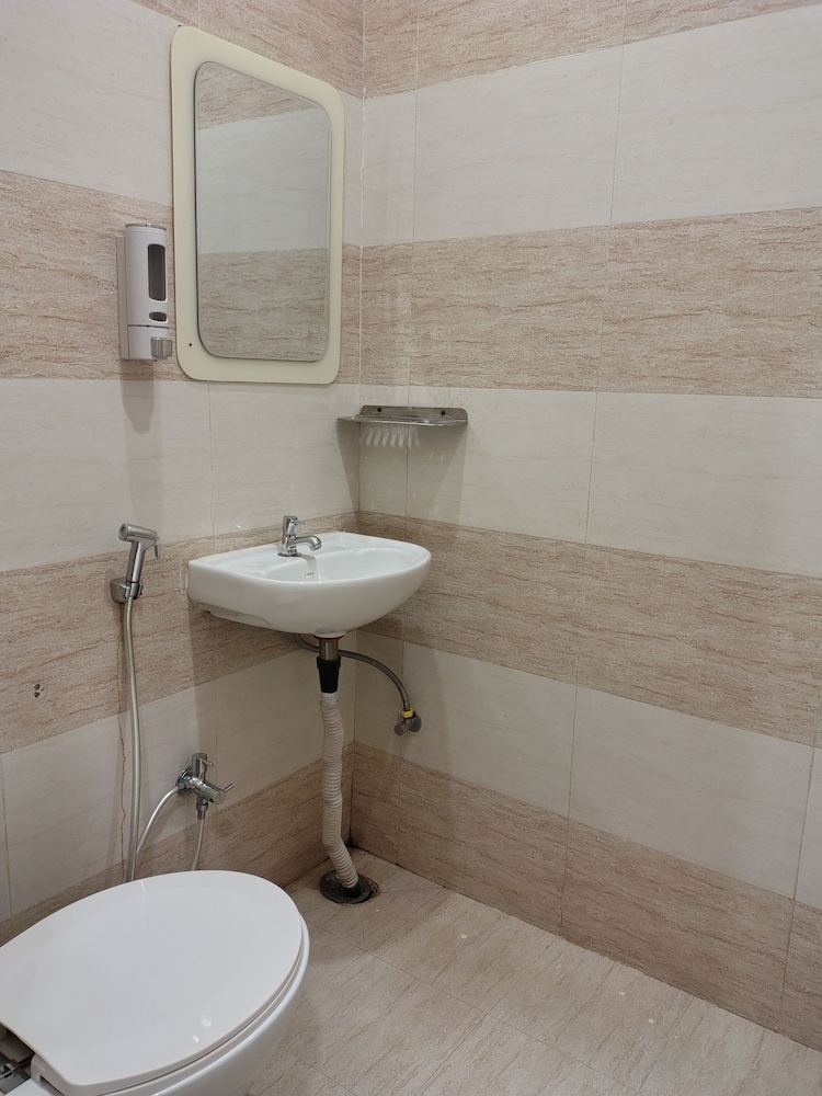Standard Double Room - Photo 6