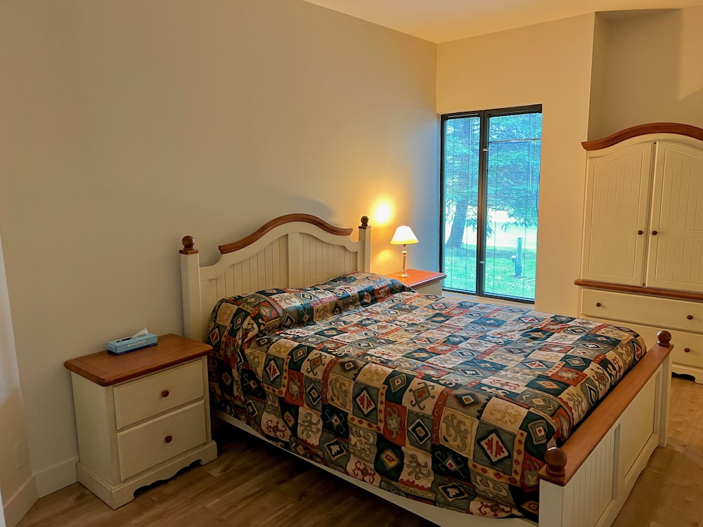 Condo, 2 Bedrooms, Kitchen photo 3