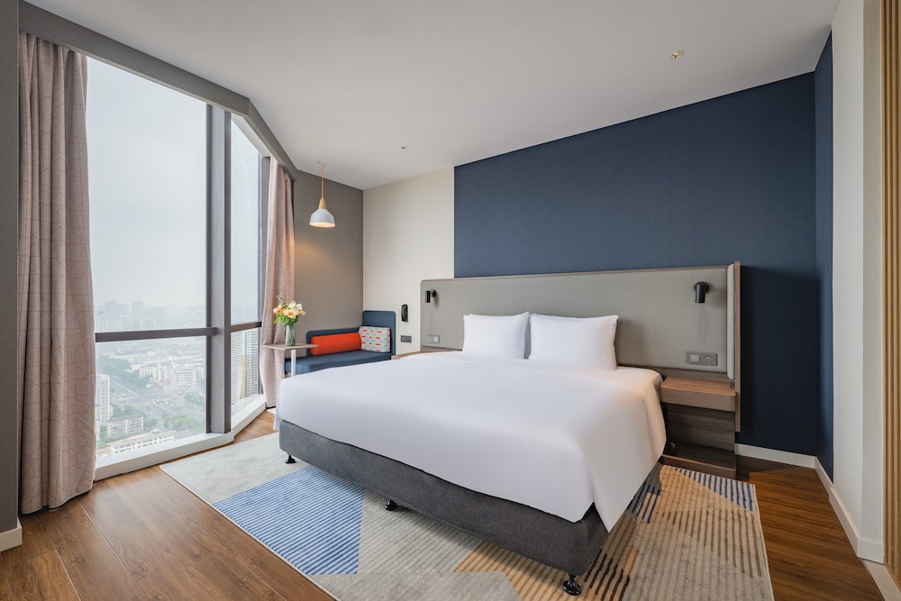 Standard Room, 1 King Bed - Photo 8