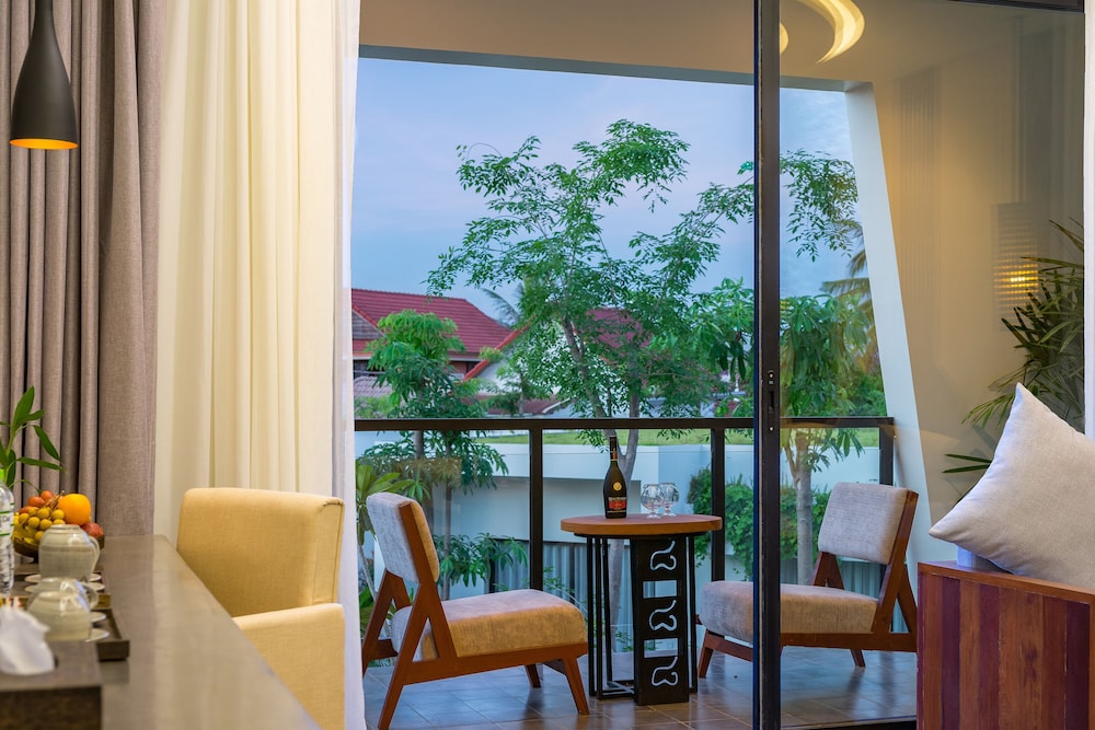 Junior Suite Twin Pool View photo 2