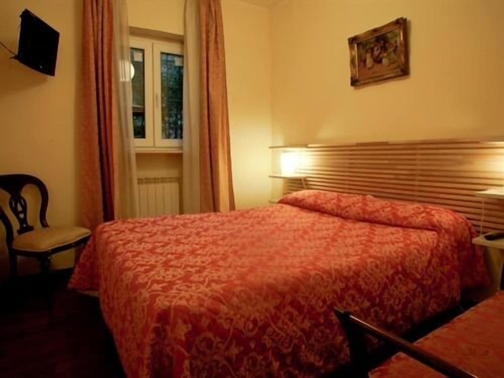 Basic Double Room, Ensuite, Garden View photo 1