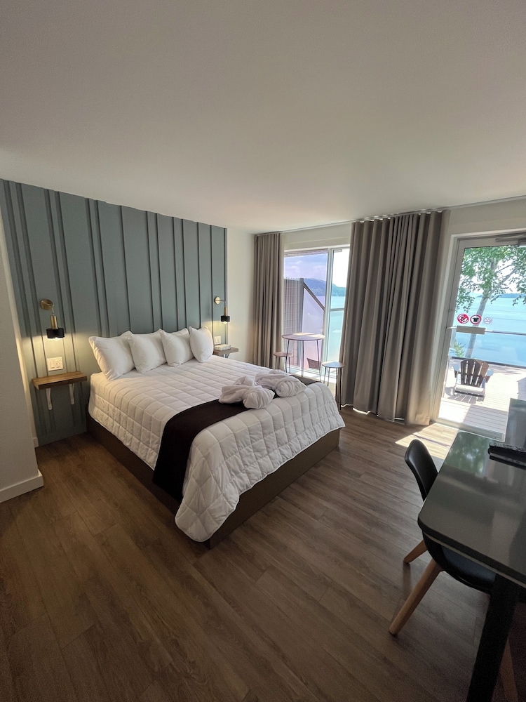 Deluxe Room, 1 Queen Bed, Non Smoking, Lake View photo 3